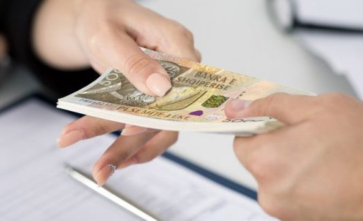 Familjet shqiptare kane 373 mije kredi: Numri i tyre u rrit me 3.3 per qind ne 2019